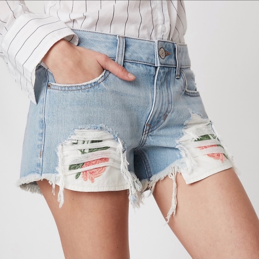 Express Low Rise Floral Embroidered Shorts - Picture 7 of 8